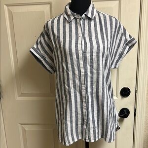 BeachLunchLounge women's Blue white stripe linen blend button top, Small…